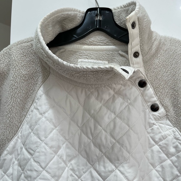 Abercrombie & Fitch Cream Sherpa Fleece Pullover. Size Large. - Picture 3 of 4